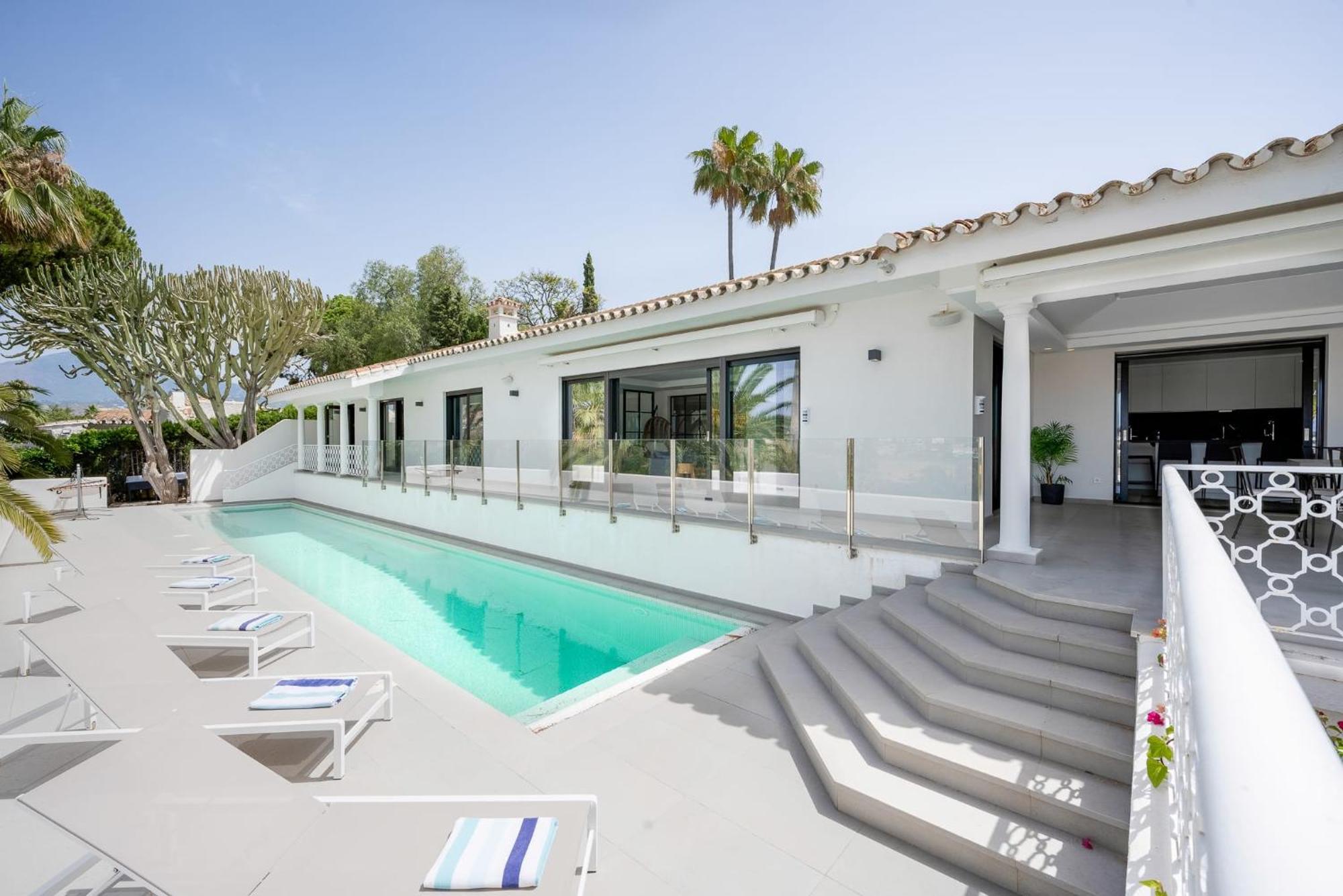 Guadalmina Serene Sea View Retreat Вилла *